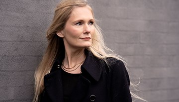 Malene Friis Andersen Kigger Til Siden WEB